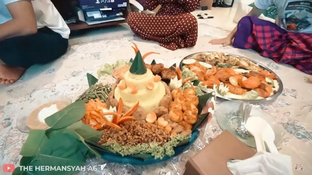 Ashanty dan 3 anak angkatnya berbagai sumber Ashanty dan 3 anak angkatnya berbagai sumber