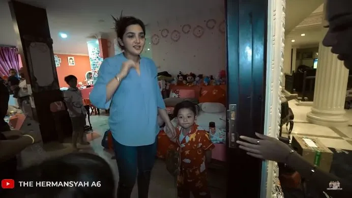 momen Arsya bertemu Millendaru © 2020 youtube.com momen Arsya bertemu Millendaru © 2020 youtube.com