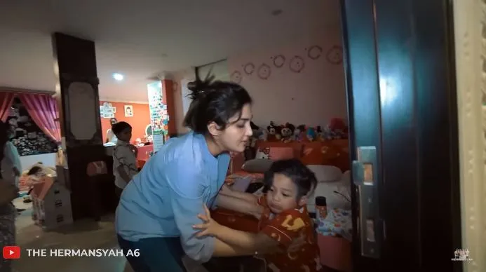 momen Arsya bertemu Millendaru © 2020 youtube.com momen Arsya bertemu Millendaru © 2020 youtube.com