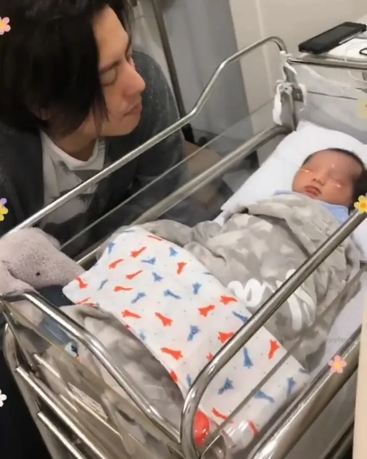 Cut Roger anak instagram 