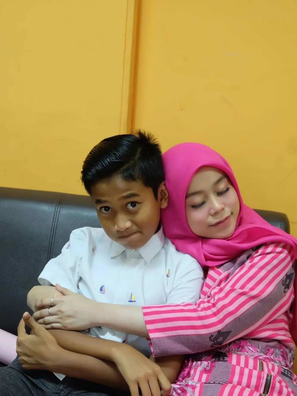 Lesty dan adiknya © 2020 brilio.net Lesty dan adiknya © 2020 brilio.net