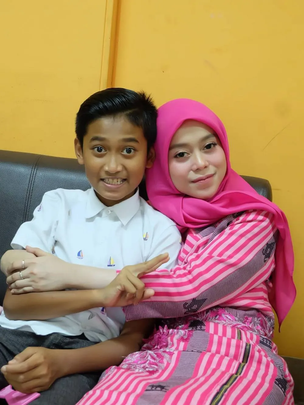 Lesty dan adiknya © 2020 brilio.net Lesty dan adiknya © 2020 brilio.net