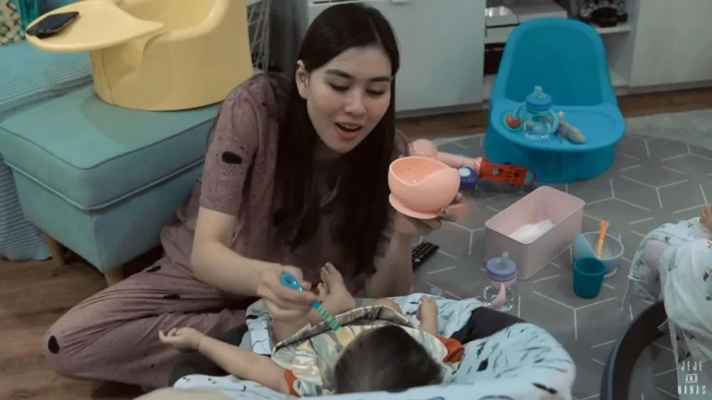 Momen MPASI Syahnaz © 2020 brilio.net Momen MPASI Syahnaz © 2020 brilio.net