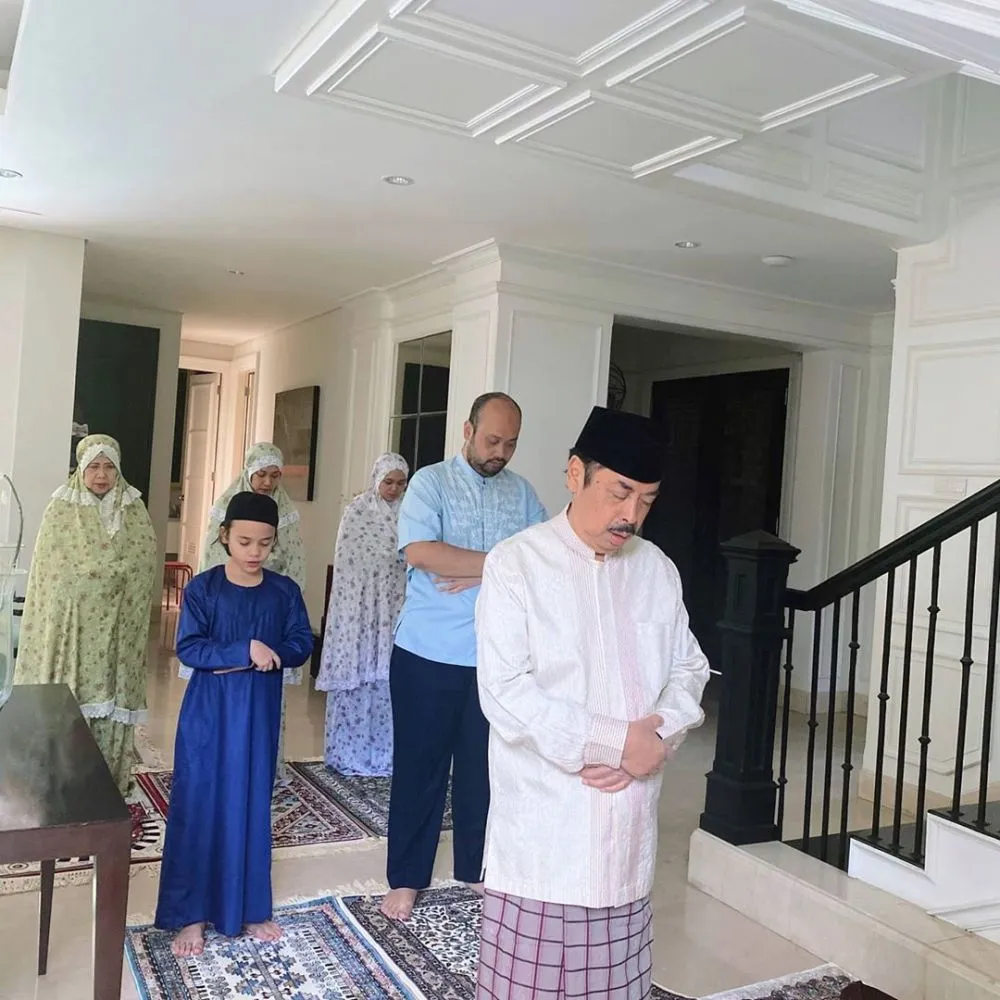 Momen BCL ke makam Ashraf Berbagai sumber