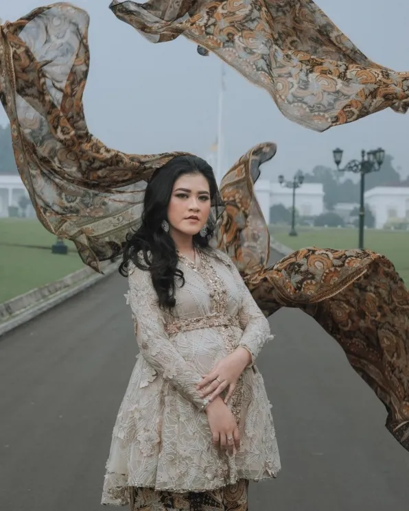beda gaya maternity Kahiyang Ayu Instagram beda gaya maternity Kahiyang Ayu Instagram