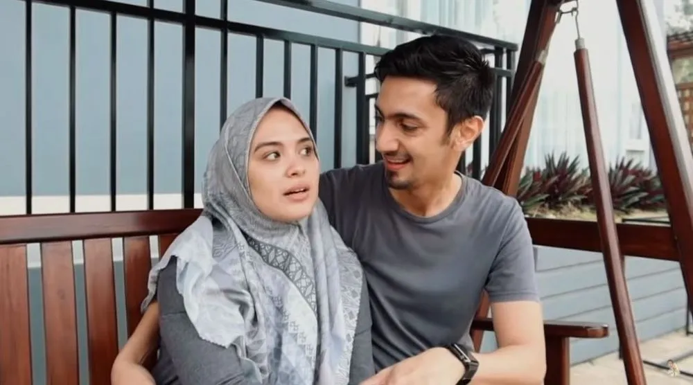 Vebby Palwinta umumkan kehamilan YouTube