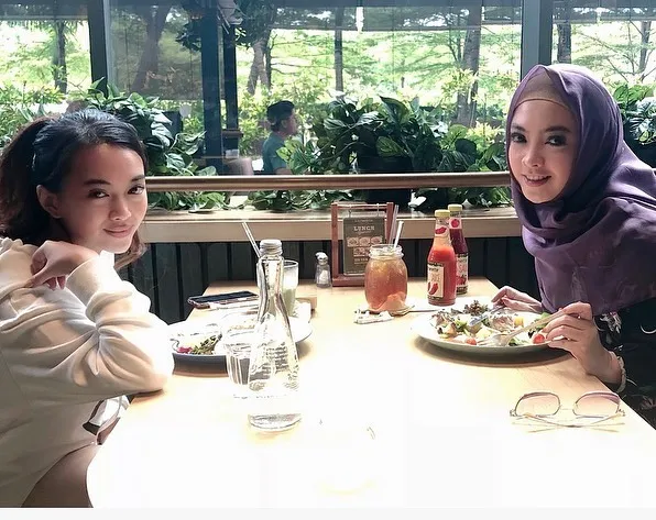 istri pejabat momong anak  Instagram