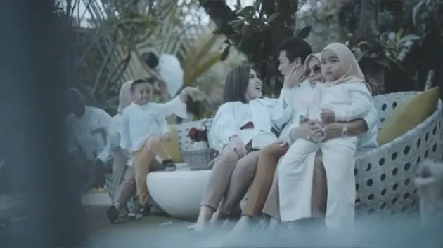 Syahrini dan Reino Barack di ultah ponakan Instagram Syahrini dan Reino Barack di ultah ponakan Instagram