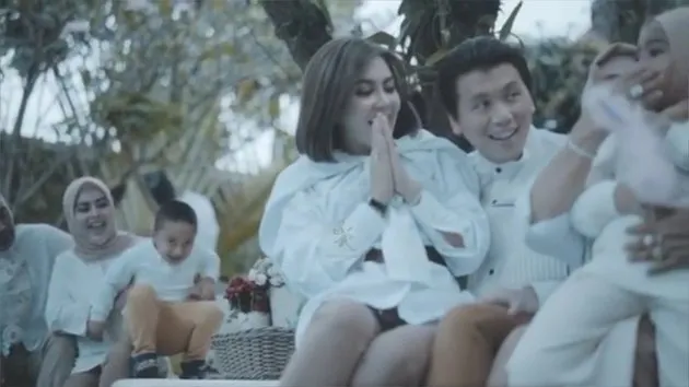 Syahrini dan Reino Barack di ultah ponakan Instagram Syahrini dan Reino Barack di ultah ponakan Instagram