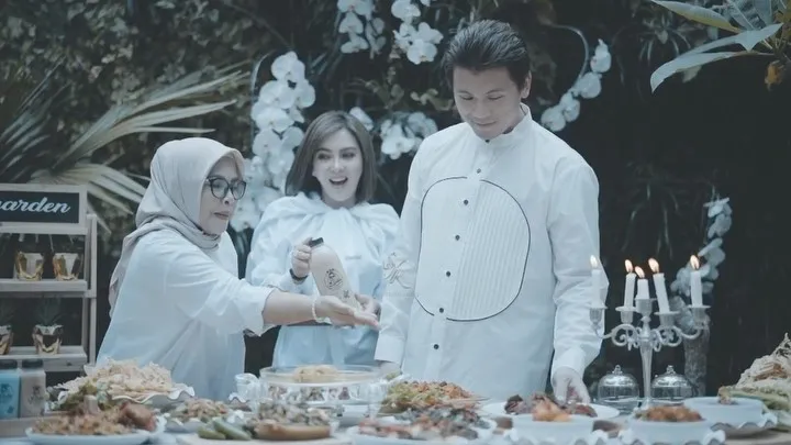 Syahrini dan Reino Barack di ultah ponakan Instagram Syahrini dan Reino Barack di ultah ponakan Instagram