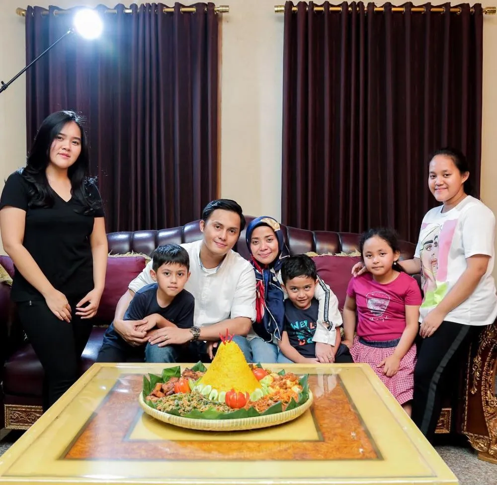 Potret Dewi Nurmania putri Muzdalifah © 2020 Instagram