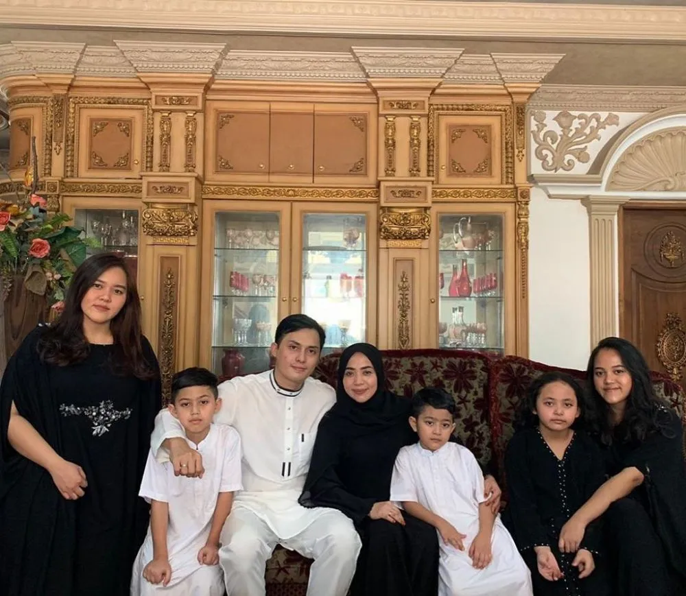 Potret Dewi Nurmania putri Muzdalifah © 2020 Instagram