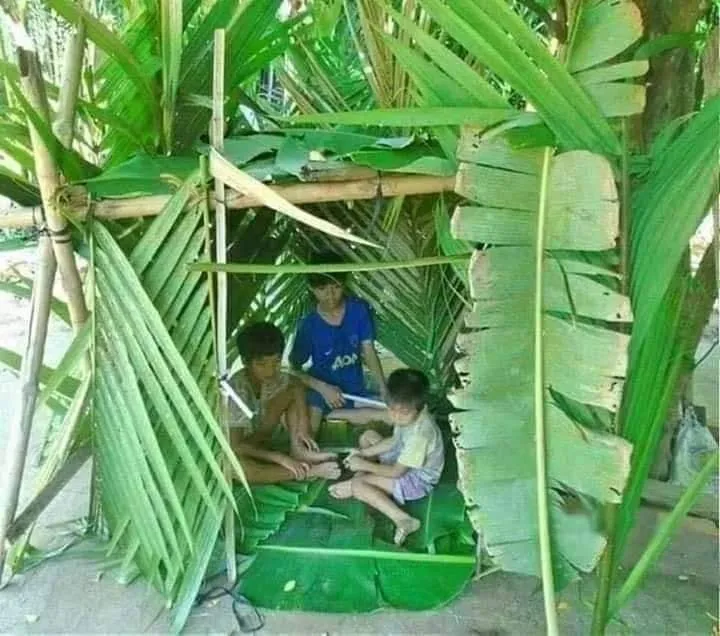 Potret kebersamaan saat kecil Facebook/ Uciie Farah Anisa Potret kebersamaan saat kecil Facebook/ Uciie Farah Anisa