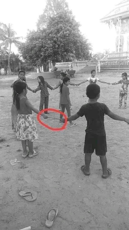 Potret kebersamaan saat kecil Facebook/ Uciie Farah Anisa Potret kebersamaan saat kecil Facebook/ Uciie Farah Anisa