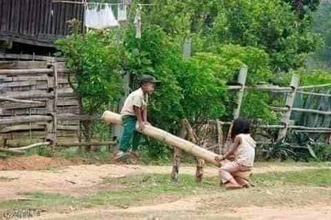 Potret kebersamaan saat kecil Facebook/ Uciie Farah Anisa Potret kebersamaan saat kecil Facebook/ Uciie Farah Anisa