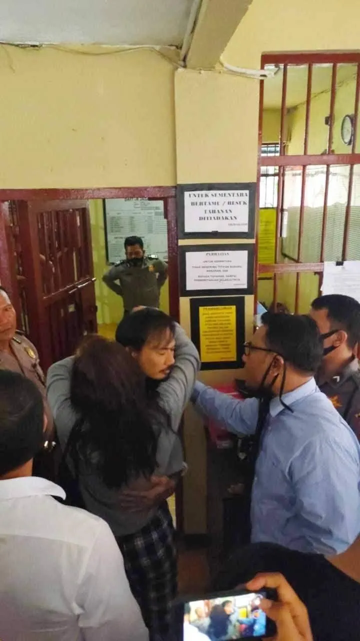 Potret Nora dampingi JRX Berbagai sumber Potret Nora dampingi JRX Berbagai sumber