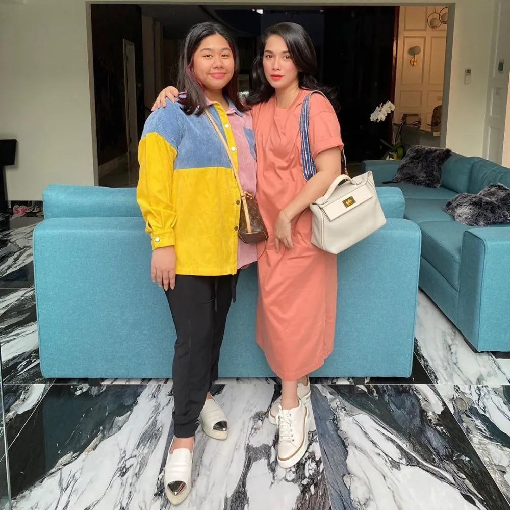 OOTD kehamilan Ussy © 2020 brilio.net OOTD kehamilan Ussy © 2020 brilio.net