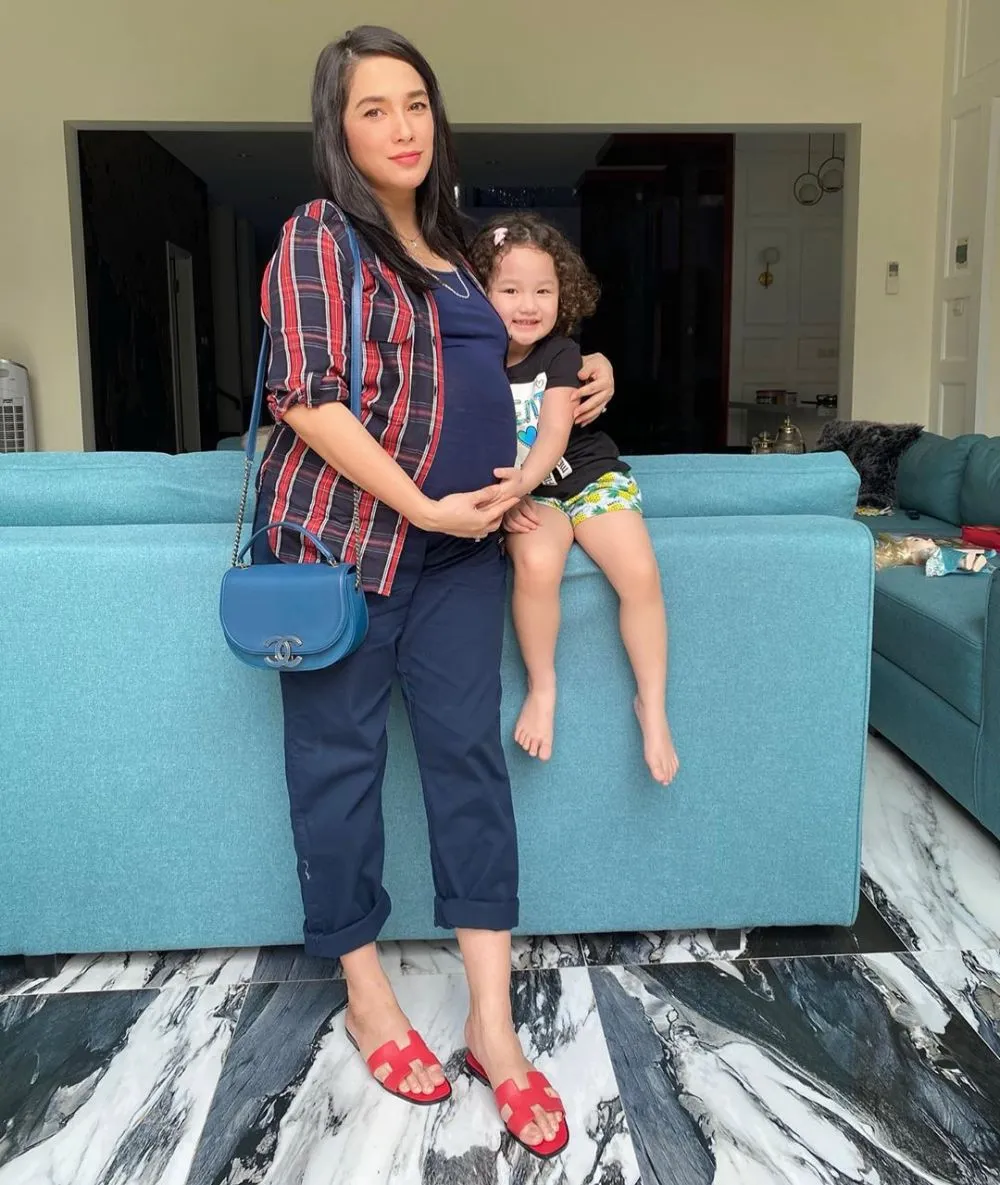 OOTD kehamilan Ussy © 2020 brilio.net OOTD kehamilan Ussy © 2020 brilio.net