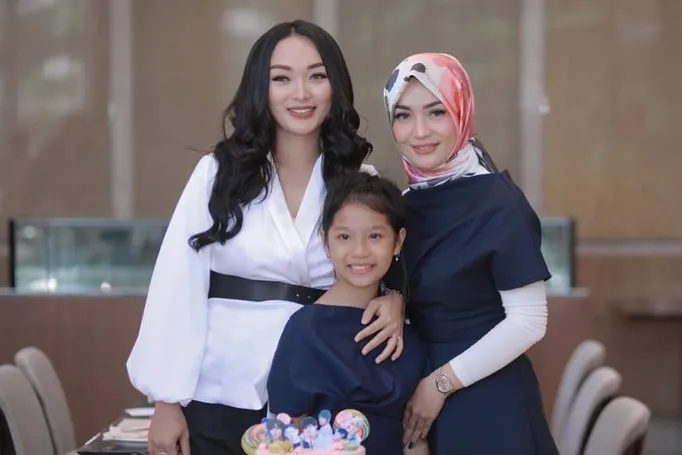 Momen Zaskia Gotik dan Imel Putri Instagram Momen Zaskia Gotik dan Imel Putri Instagram