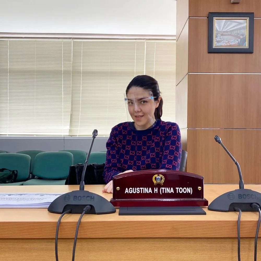 potret Tina Toon jadi anggota dewan © 2020 brilio.net Instagram potret Tina Toon jadi anggota dewan © 2020 brilio.net Instagram