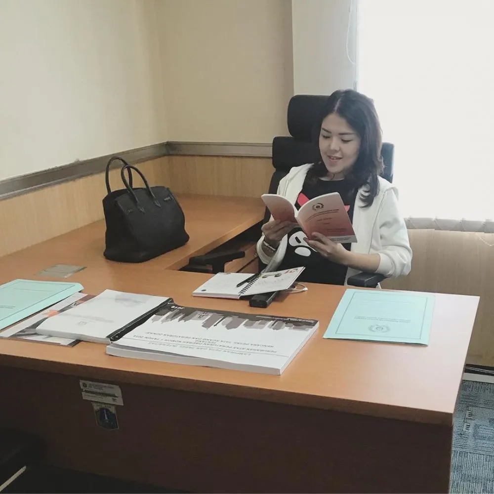 potret Tina Toon jadi anggota dewan © 2020 brilio.net Instagram potret Tina Toon jadi anggota dewan © 2020 brilio.net Instagram