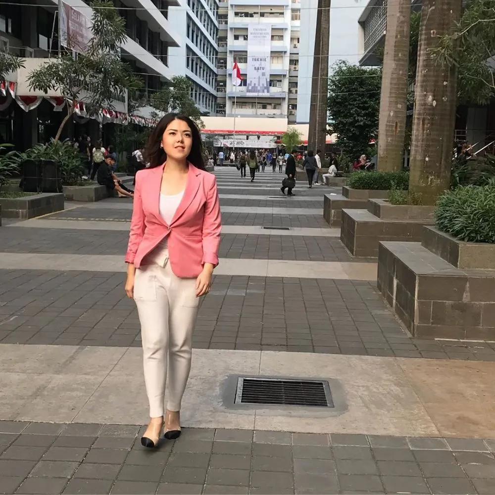 potret Tina Toon jadi anggota dewan © 2020 brilio.net Instagram potret Tina Toon jadi anggota dewan © 2020 brilio.net Instagram