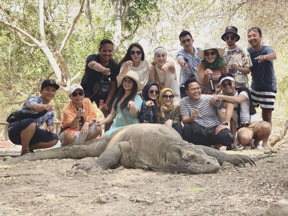 Artis liburan di labuan bajo © 2020 brilio.net Artis liburan di labuan bajo © 2020 brilio.net