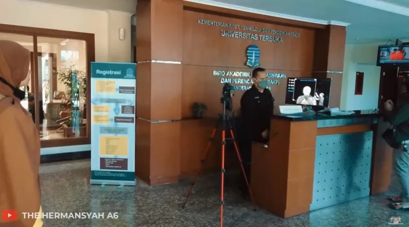 momen Ashanty beri kejutan ke pengasuh Arsya © 2020 YouTube/The Hermansyah A6