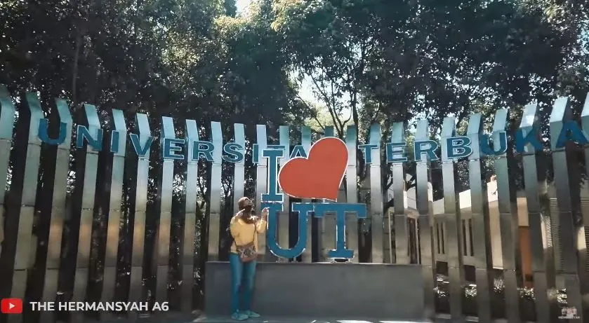 momen Ashanty beri kejutan ke pengasuh Arsya © 2020 YouTube/The Hermansyah A6