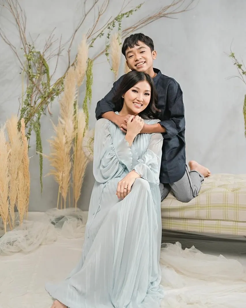 Gaya Betrand Peto dan Sarwendah tampil modis © 2020 Instagram Gaya Betrand Peto dan Sarwendah tampil modis © 2020 Instagram