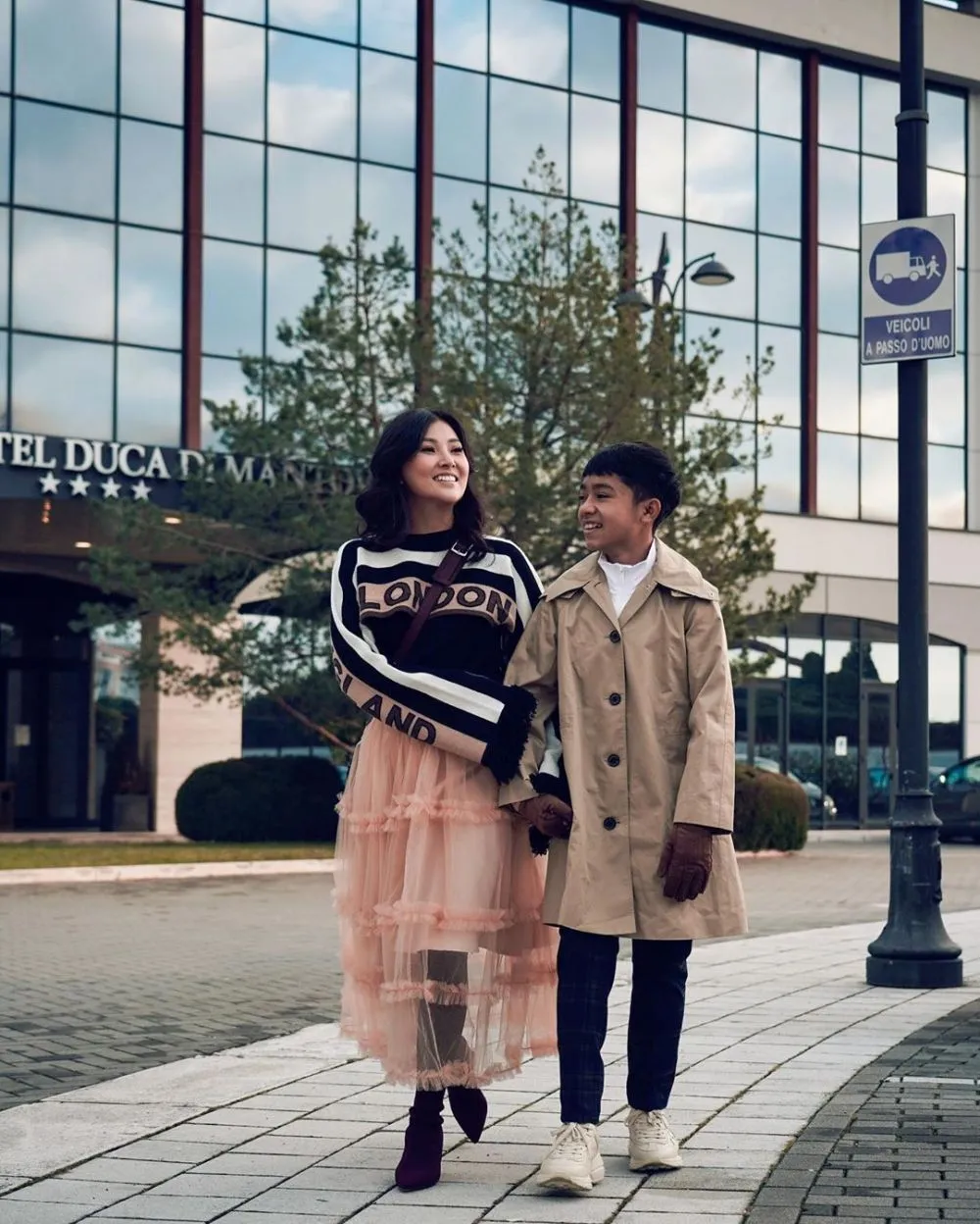 Gaya Betrand Peto dan Sarwendah tampil modis © 2020 Instagram Gaya Betrand Peto dan Sarwendah tampil modis © 2020 Instagram