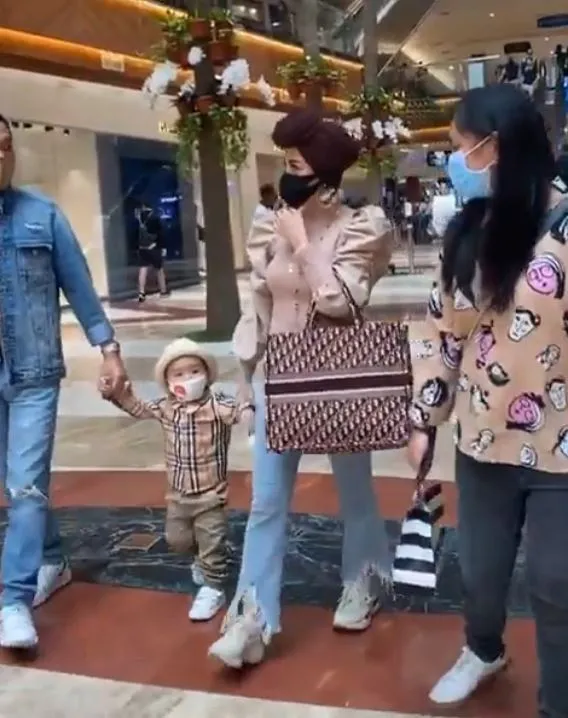 Bella Shofie dan putri sambung Instagram Bella Shofie dan putri sambung Instagram