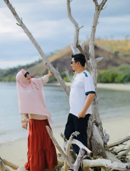 Momen liburan Ustaz Solmed & istri In