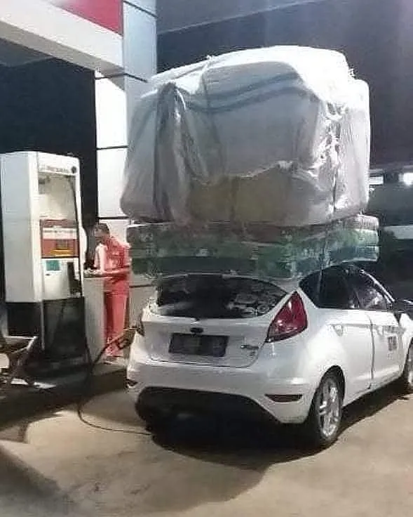 potret lucu kendaraan di pom bensin © 2020 1cak.com potret lucu kendaraan di pom bensin © 2020 1cak.com