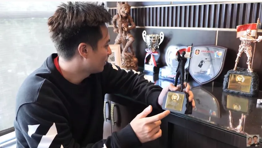 Potret ruang kerja Panji Trihatmodjo © 2020 YouTube/Baim Paula