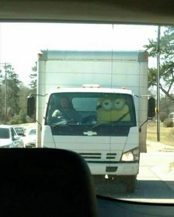 penampakan di kaca truk © 2020 1cak.com