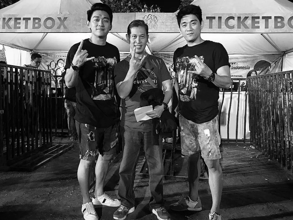 Seleb pria bareng kembaran © 2020 brilio.net