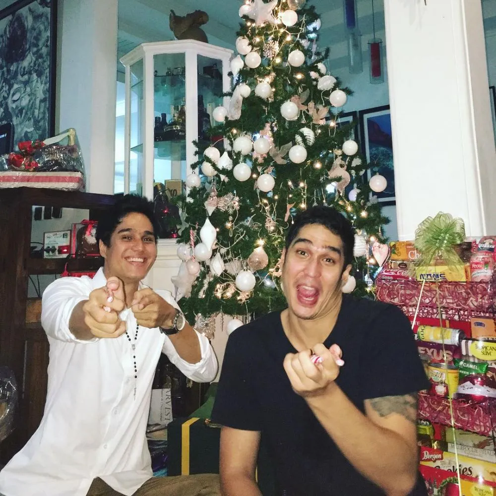 Seleb pria bareng kembaran © 2020 brilio.net