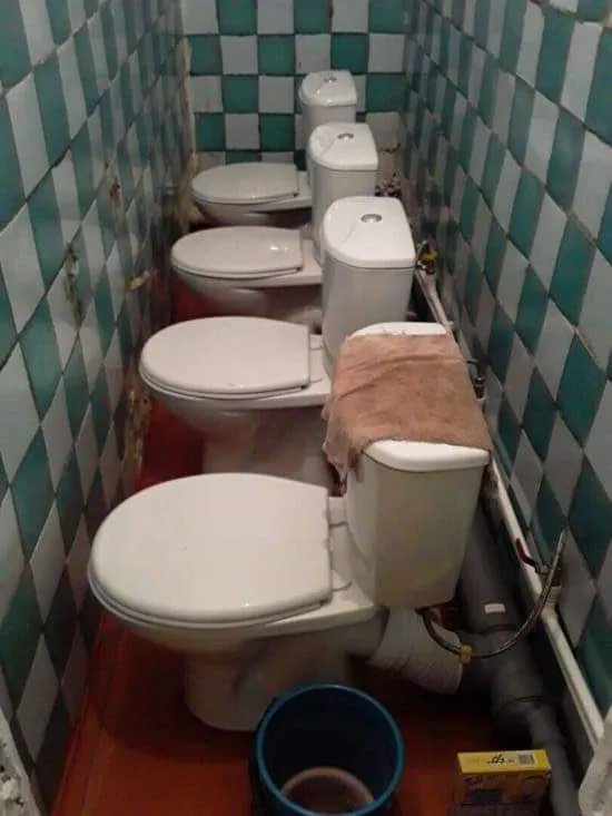 Penampakan toilet absurd Berbagai sumber Penampakan toilet absurd Berbagai sumber
