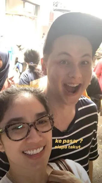 pasangan seleb belanja di pasar berbagai sumber pasangan seleb belanja di pasar berbagai sumber