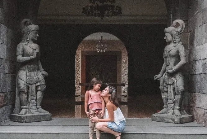 Gaya keluarga seleb liburan ke Magelang berbagai sumber