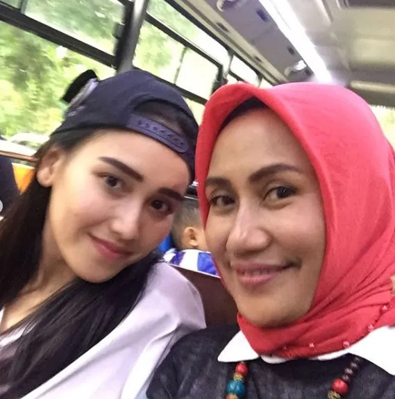 Seleb bareng nenek © 2020 brilio.net Seleb bareng nenek © 2020 brilio.net