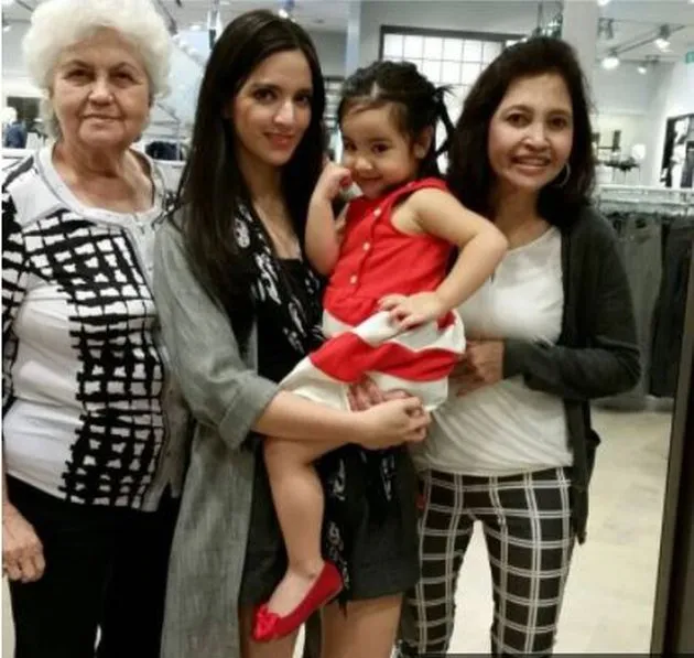 Seleb bareng nenek © 2020 brilio.net Seleb bareng nenek © 2020 brilio.net