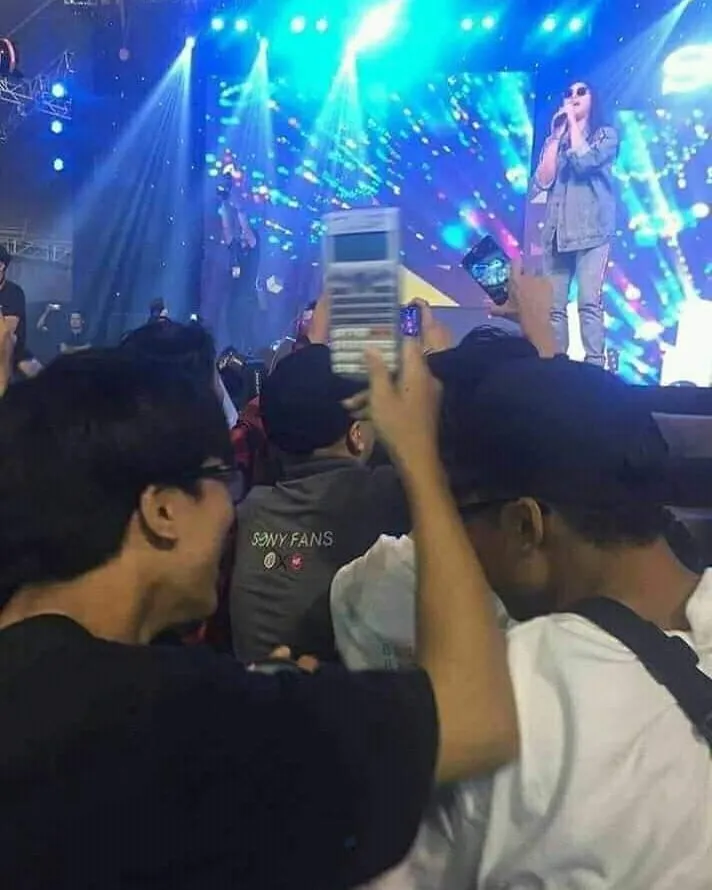 momen beda dari yang lain Instagram momen beda dari yang lain Instagram