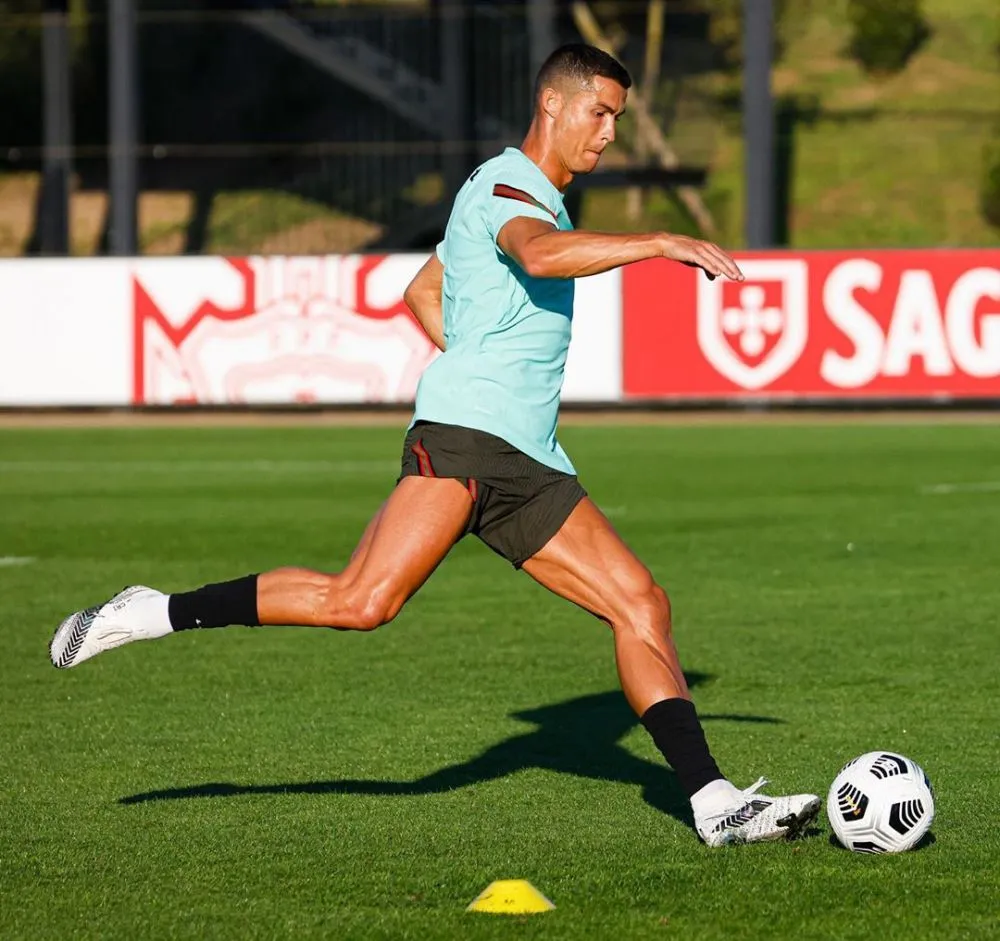 Ronaldo positif corona © 2020 brilio.net