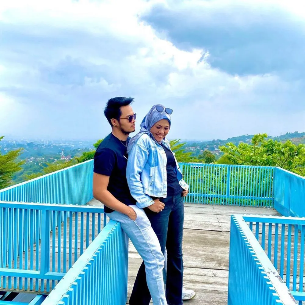 Momen seru liburan Elly Sugigi © 2020 brilio.net Momen seru liburan Elly Sugigi © 2020 brilio.net