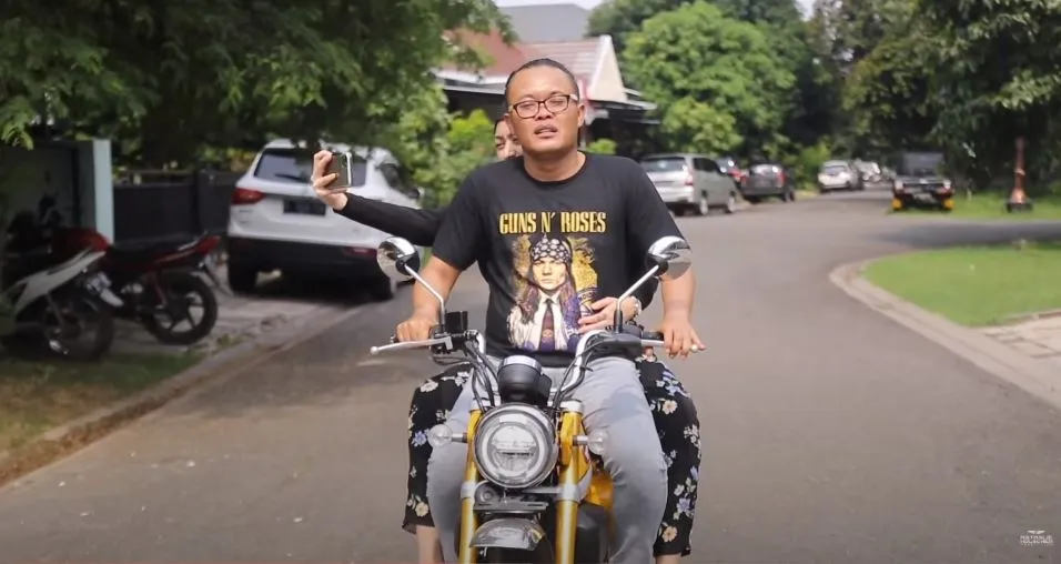 momen Sule Nathalie boncengan © YouTube momen Sule Nathalie boncengan © YouTube