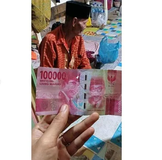 kakek penjual gado-gado tertipu uang mainan Berbagai sumber