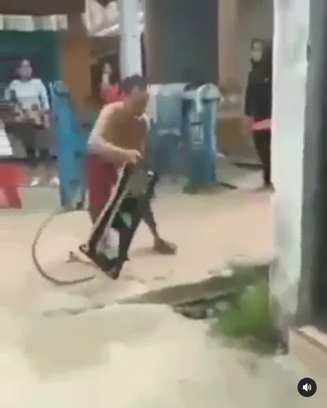 Pria marah karena lapar Instagram/@ndorobeii Pria marah karena lapar Instagram/@ndorobeii