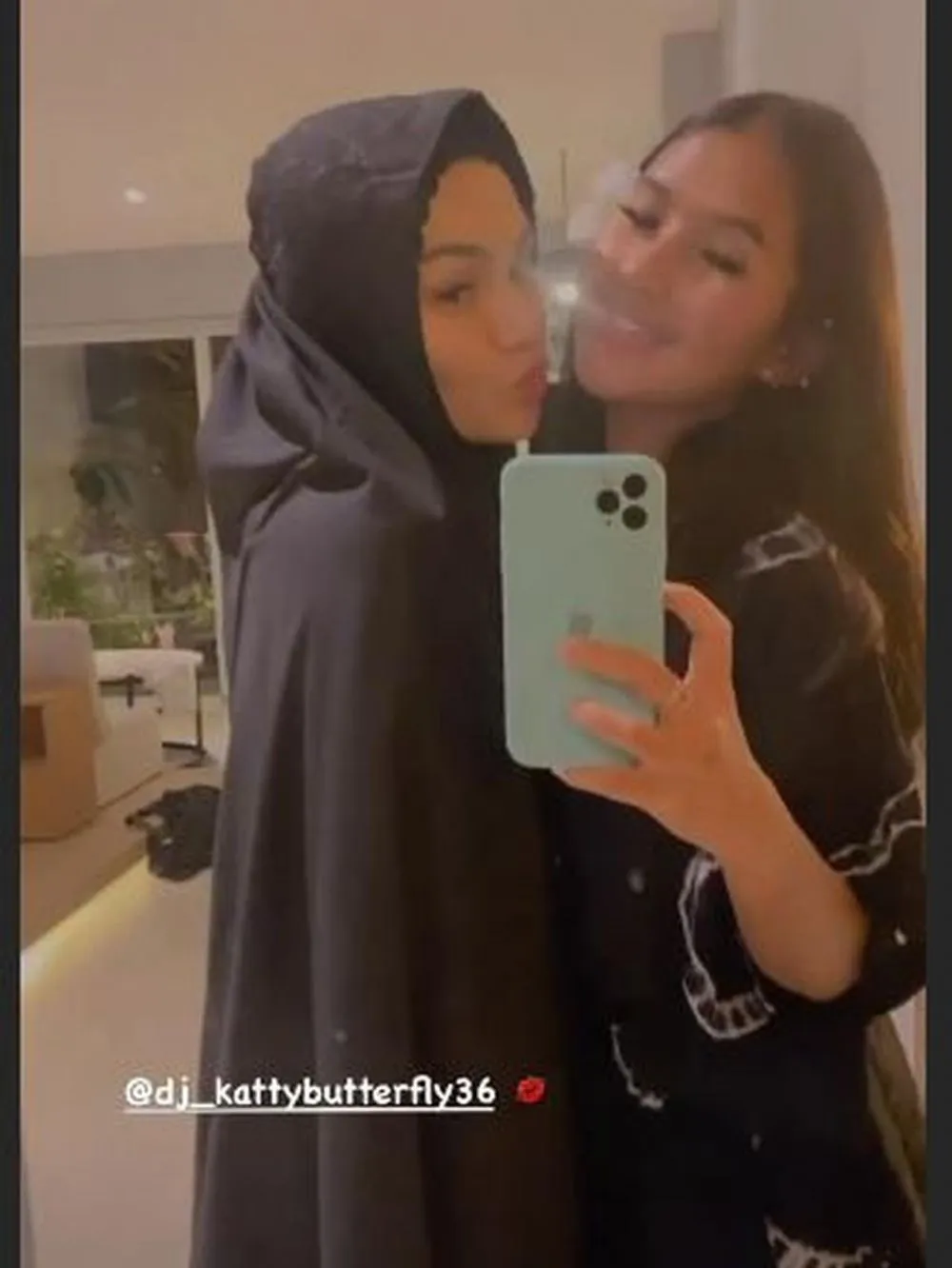 potret persahabatan Soraya Rasyid & DJ Katty Instagram potret persahabatan Soraya Rasyid & DJ Katty Instagram